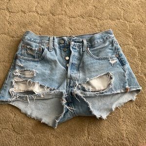 Size 26 Levi’s high wasted shorts